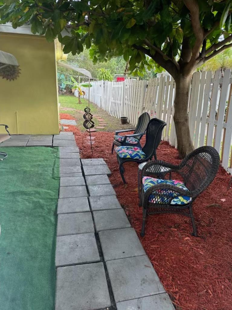 לייק וורת' 3 Bedroom House Fenced Backyard Private Patio Areas Grill Firepit Plenty Parking! Quick Access 10 Min To Beach Airport Delray West Palm מראה חיצוני תמונה